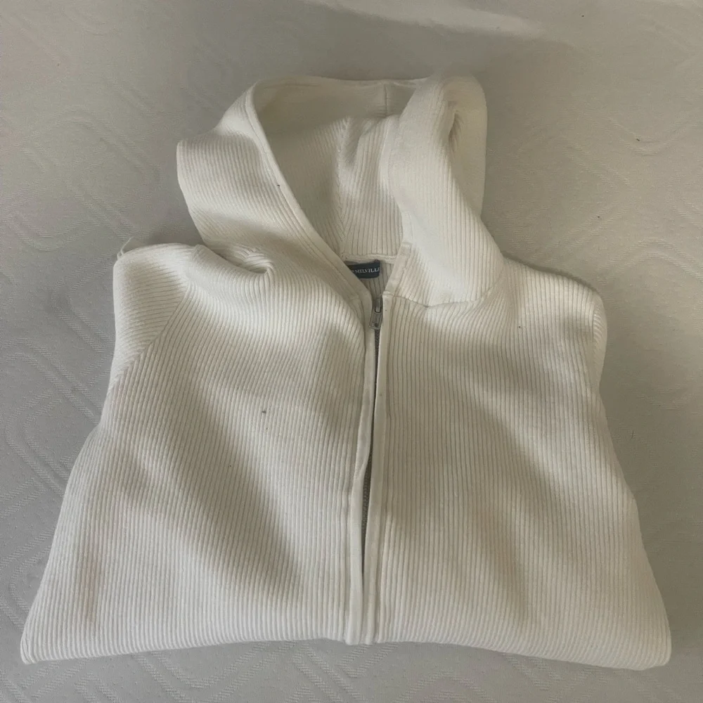 Sweater - Picture 4 of 4